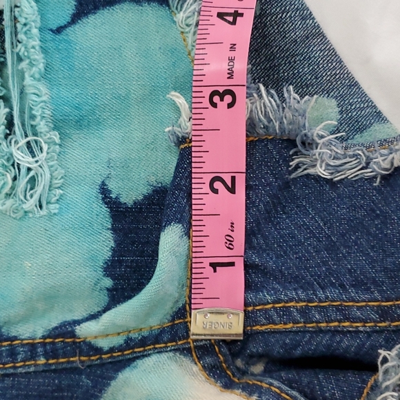 Uniq distressed tie dye jean cut-off shorts - Picture 9 of 12